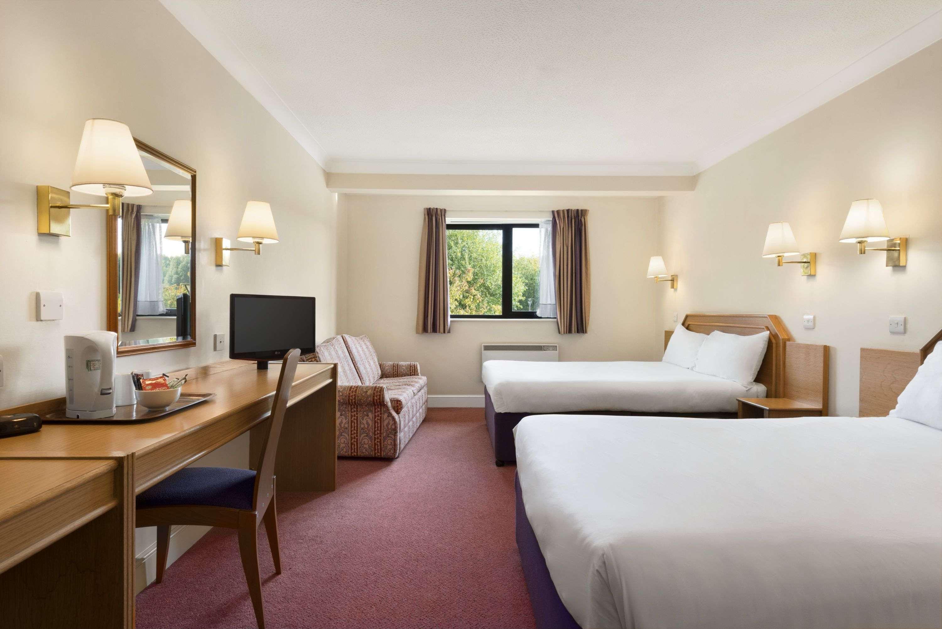 Days Inn Stafford Ngoại thất bức ảnh