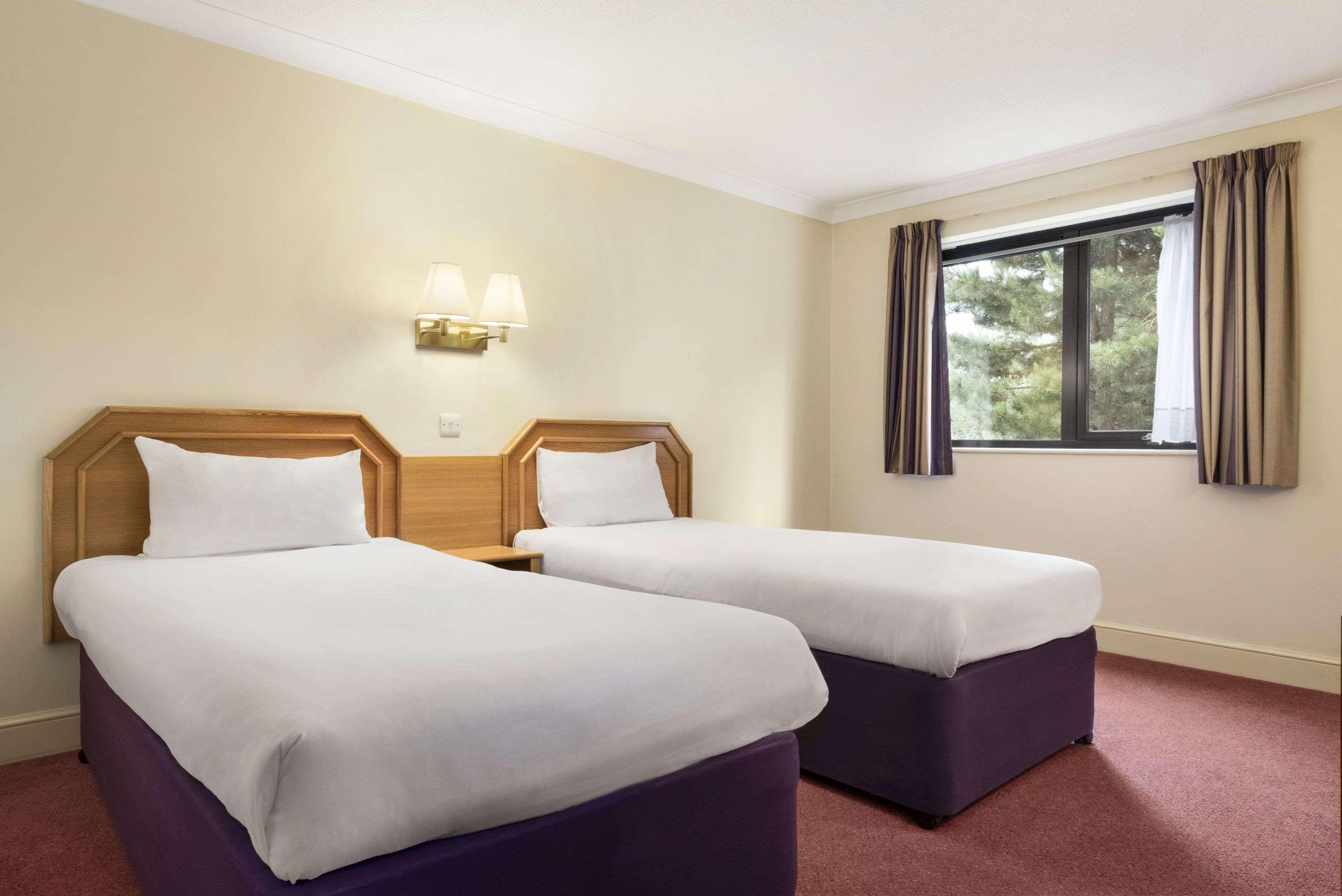 Days Inn Stafford Ngoại thất bức ảnh