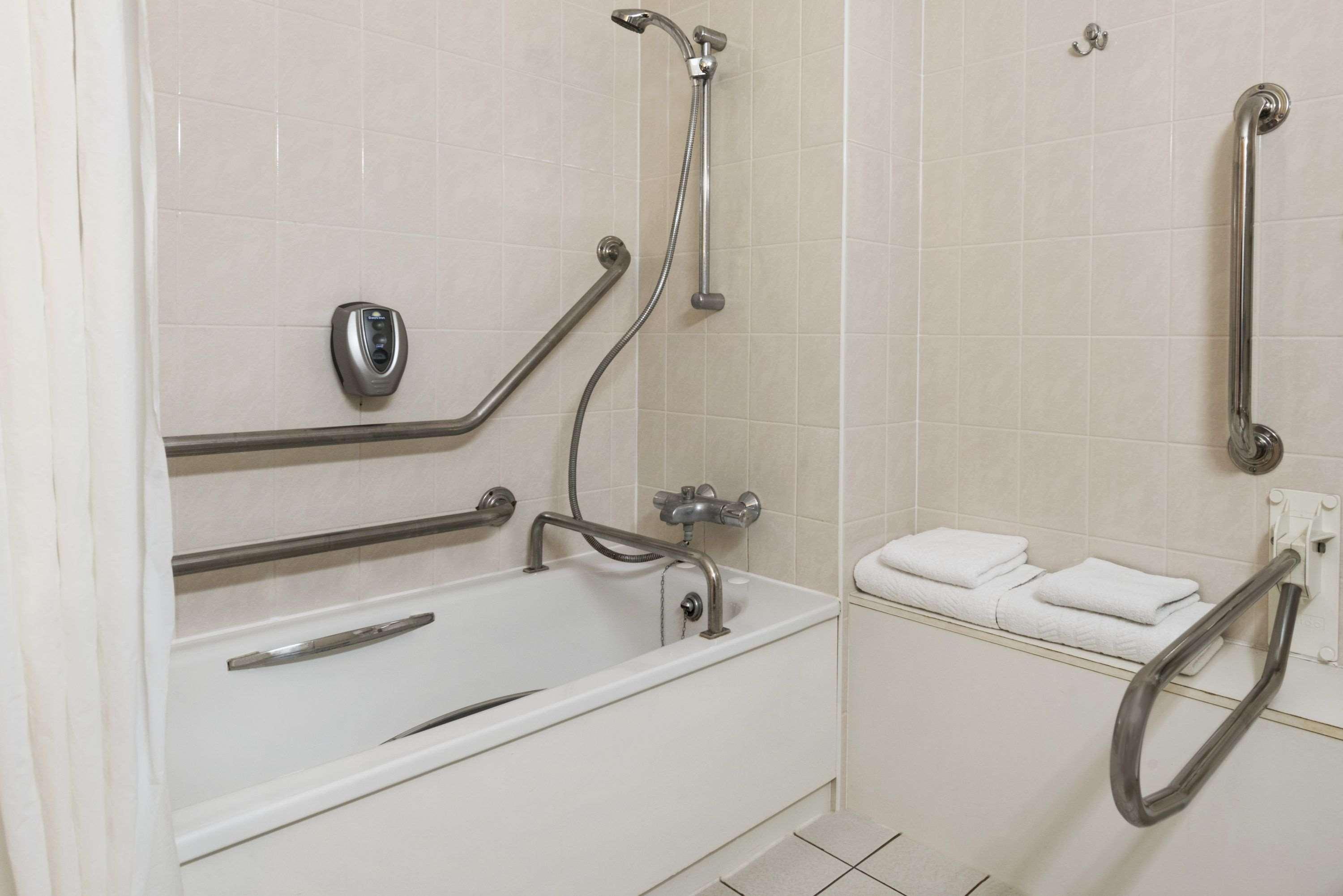 Days Inn Stafford Ngoại thất bức ảnh