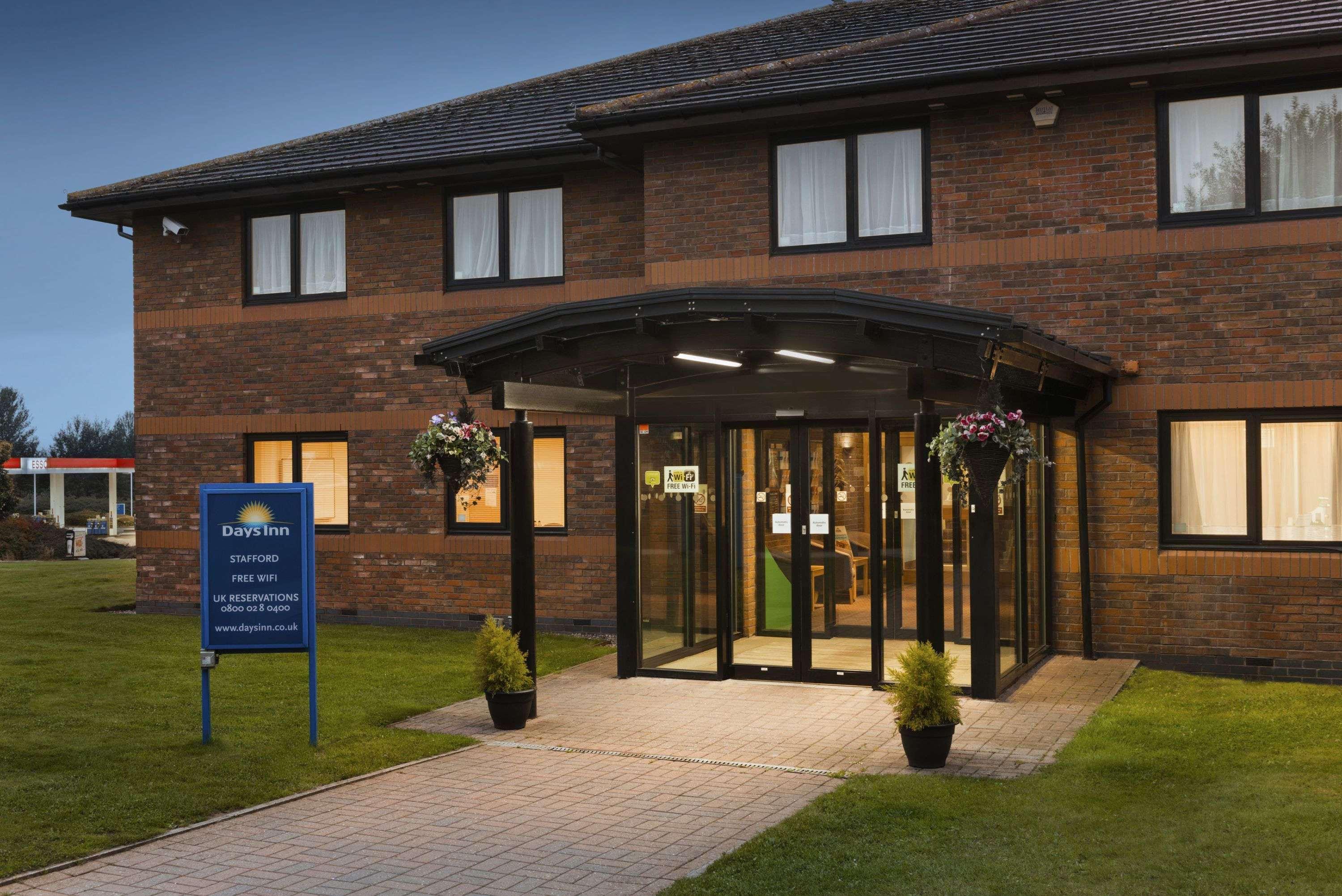 Days Inn Stafford Ngoại thất bức ảnh