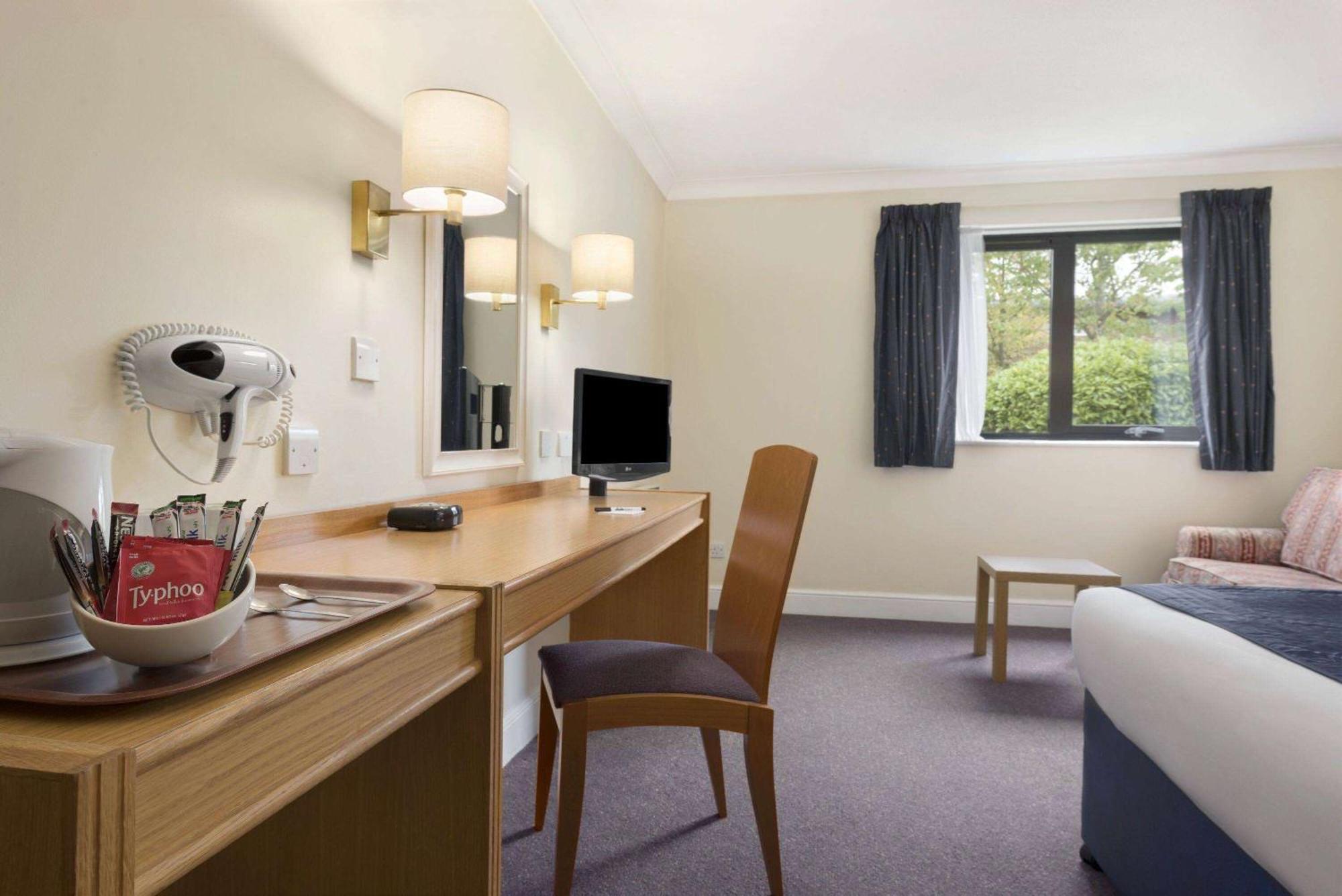 Days Inn Stafford Ngoại thất bức ảnh