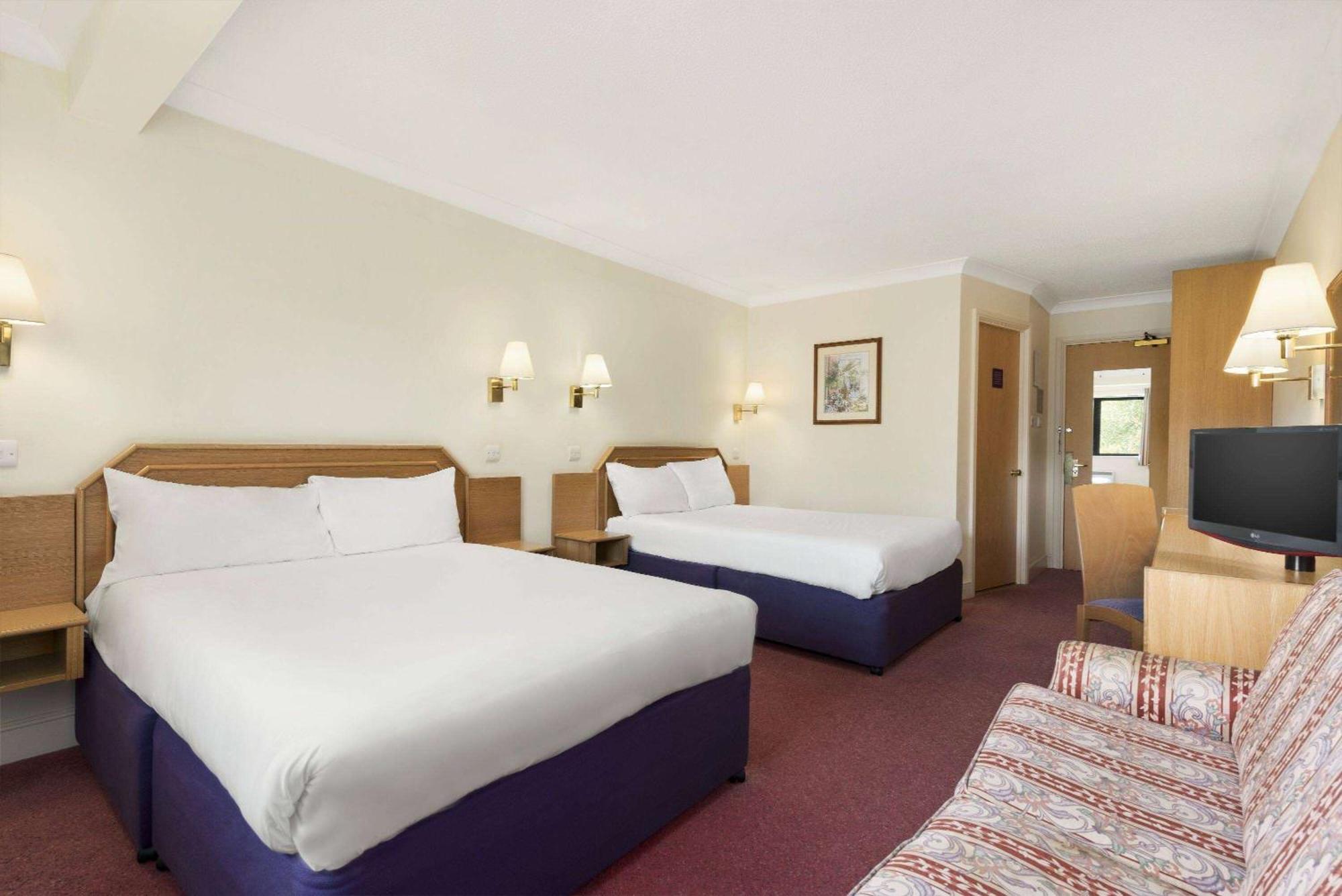 Days Inn Stafford Ngoại thất bức ảnh
