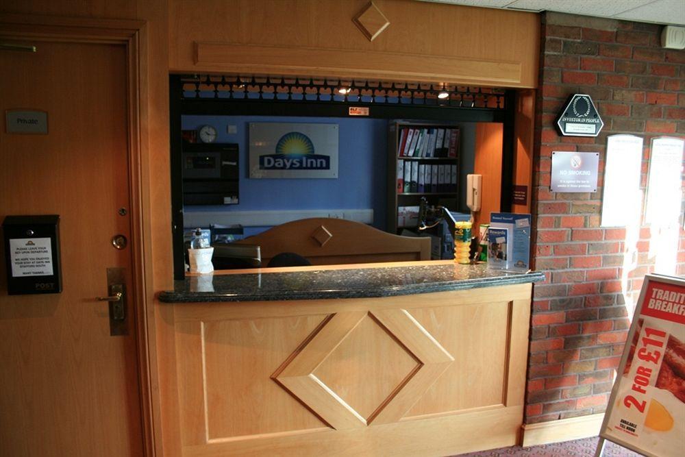 Days Inn Stafford Ngoại thất bức ảnh