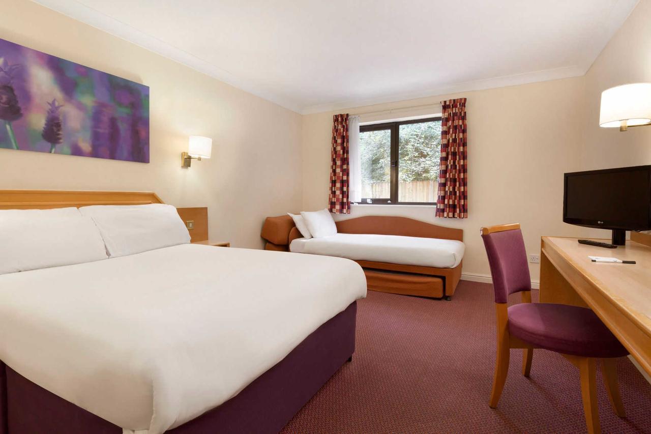 Days Inn Stafford Ngoại thất bức ảnh