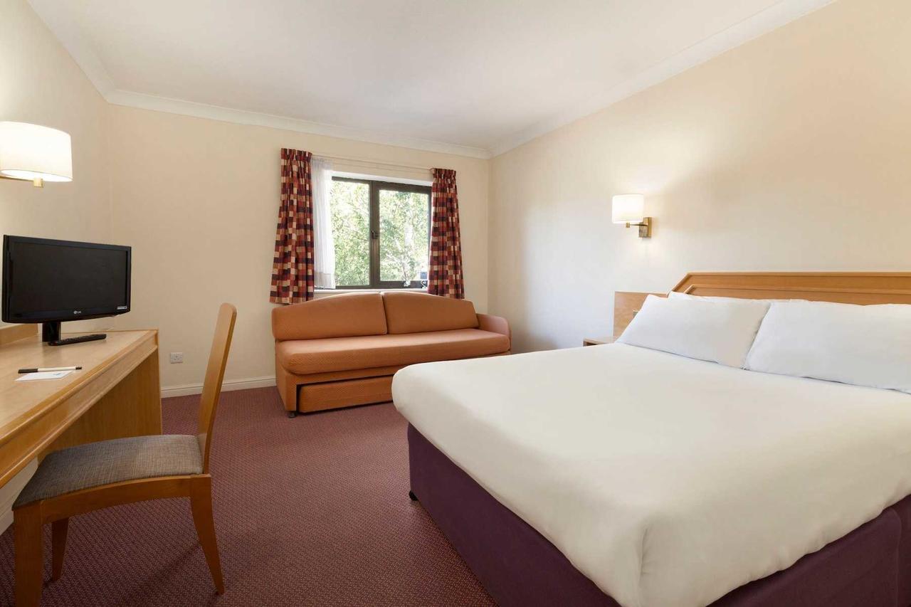 Days Inn Stafford Ngoại thất bức ảnh