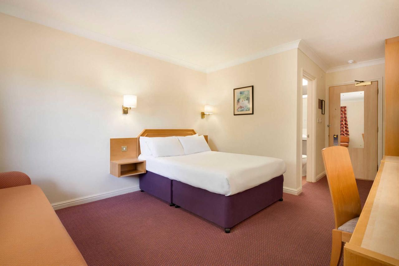Days Inn Stafford Ngoại thất bức ảnh
