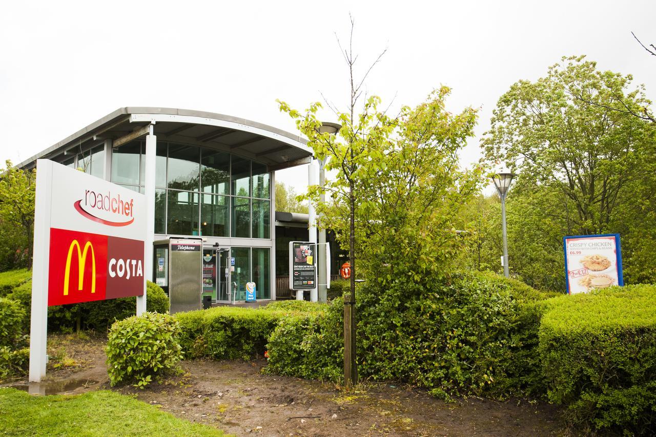 Days Inn Stafford Ngoại thất bức ảnh